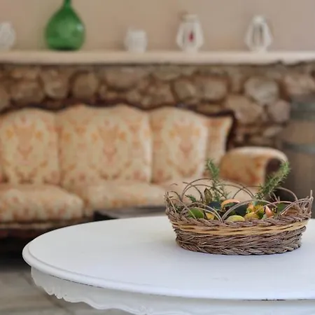 לינה וארוחת בוקר Corte Boero 3*