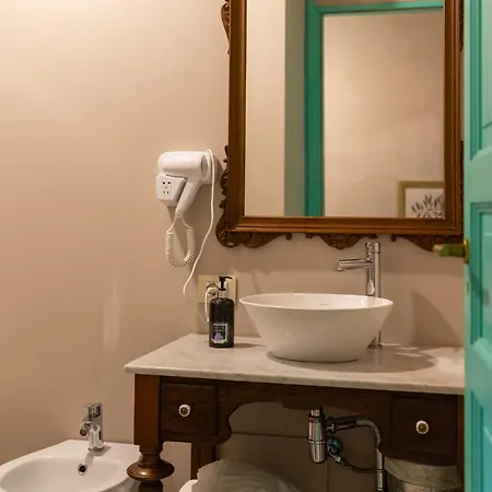 לינה וארוחת בוקר Corte Boero 3*