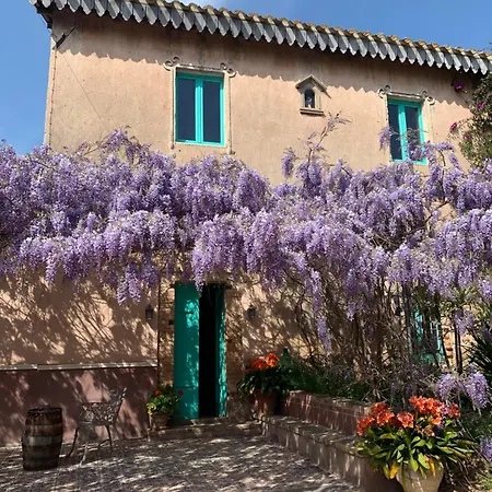 לינה וארוחת בוקר Corte Boero