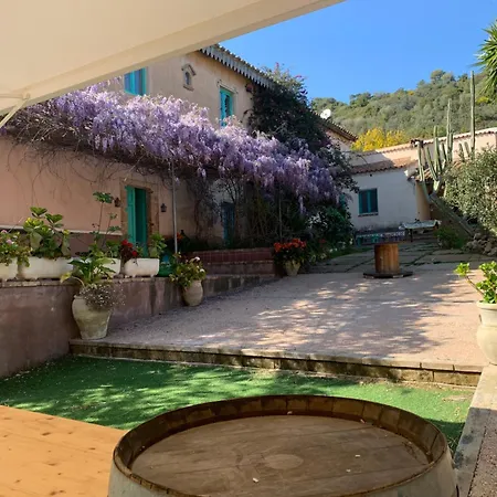 לינה וארוחת בוקר Corte Boero קאפוטרה